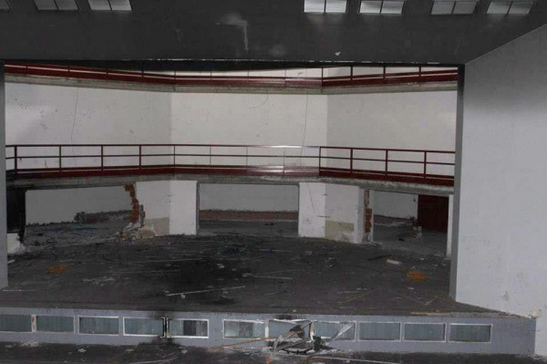 La città che brucia i teatri